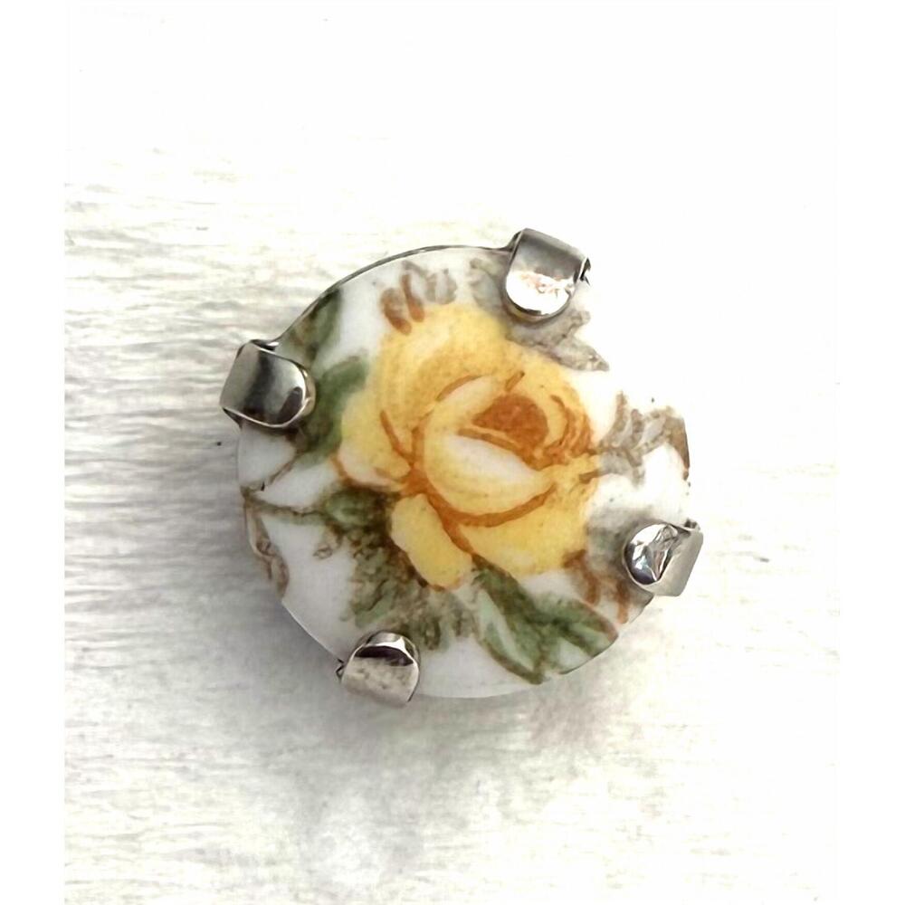 NEW MARIANA women's studs earrings in yellow flower on